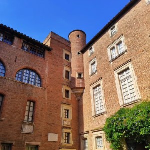 Toulouse, suite et fin. Avec beaucoup d'architecture. Parce que l'architecture, c'est le 🔥.#architecture #toulouse #france